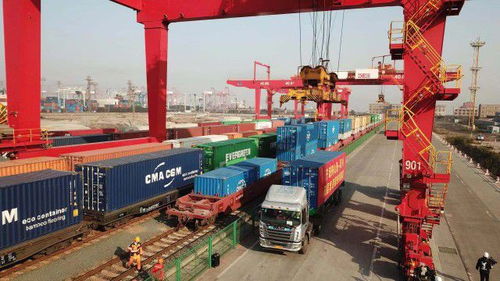 國內首條雙層集裝箱海鐵聯運班列成功首發，寧波舟山港引領高效貨運新篇章